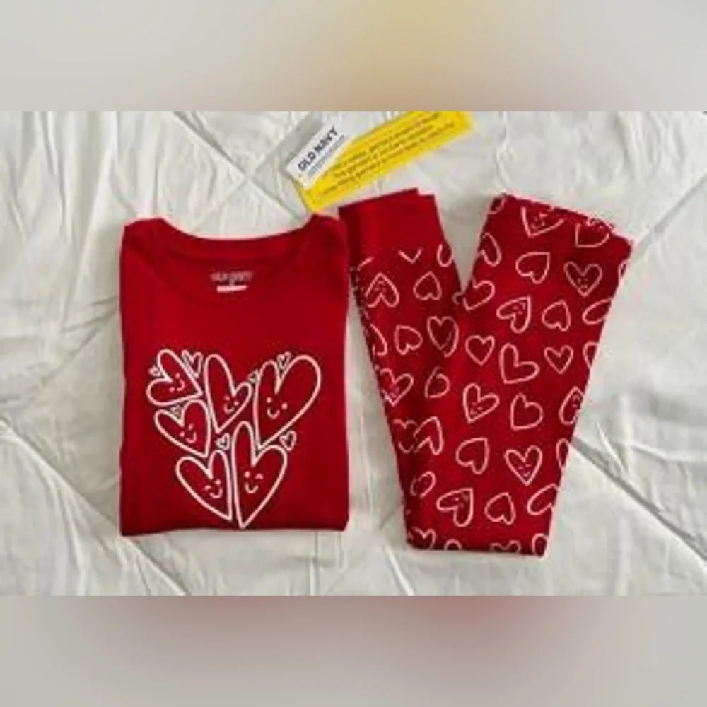 Old Navy Kids Medium Pajama Set Long Sleeve Long Pants with White Hearts NWT